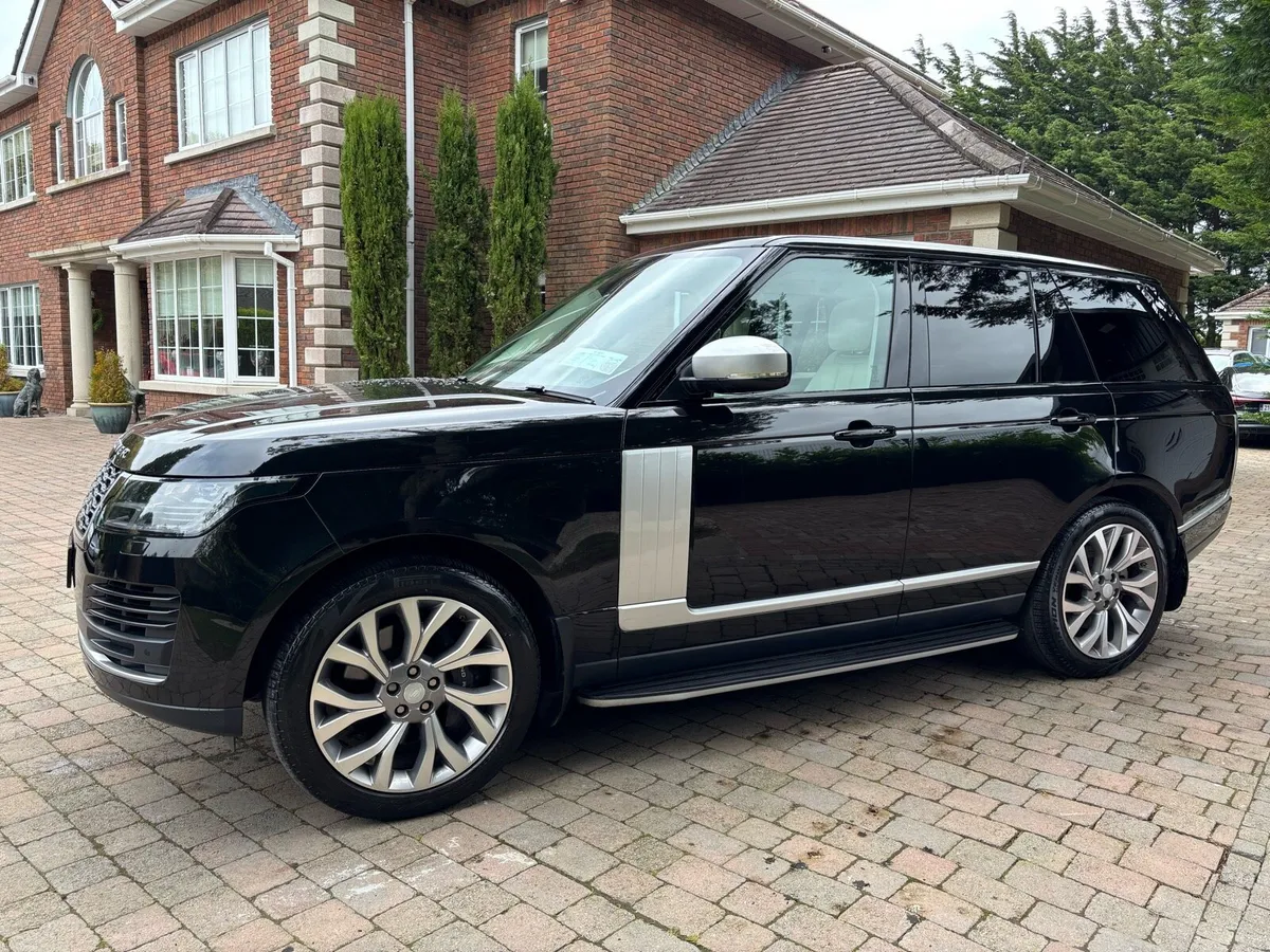 Range Rover Vogue P400 Only 84km NCt10/27 tax €170 - Image 1