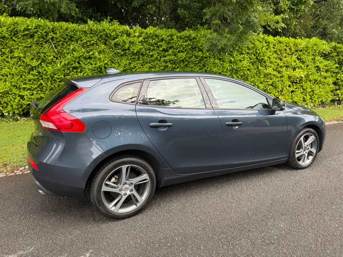 2018 Volvo V40 D4 Momentum – €13,950 - Image 3