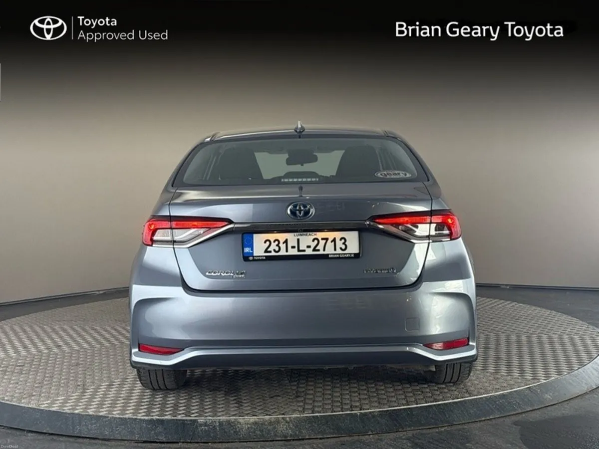 Toyota Corolla HYBRID LUNA SALOON - Image 4