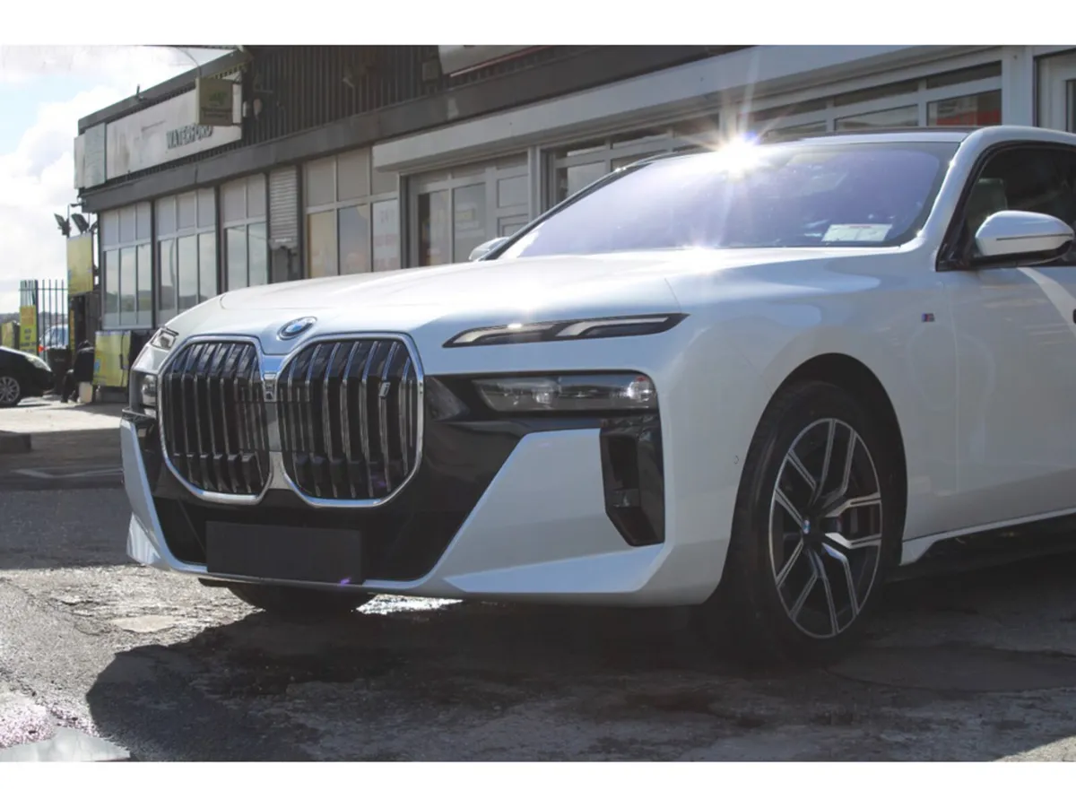 BMW i7 E-DRIVE 50 M SPORT - Image 6