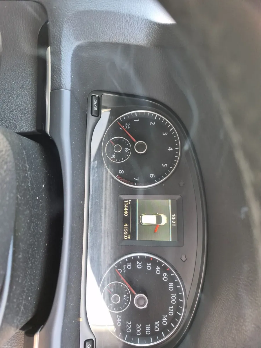 Volkswagen Touran 2012 - Image 1