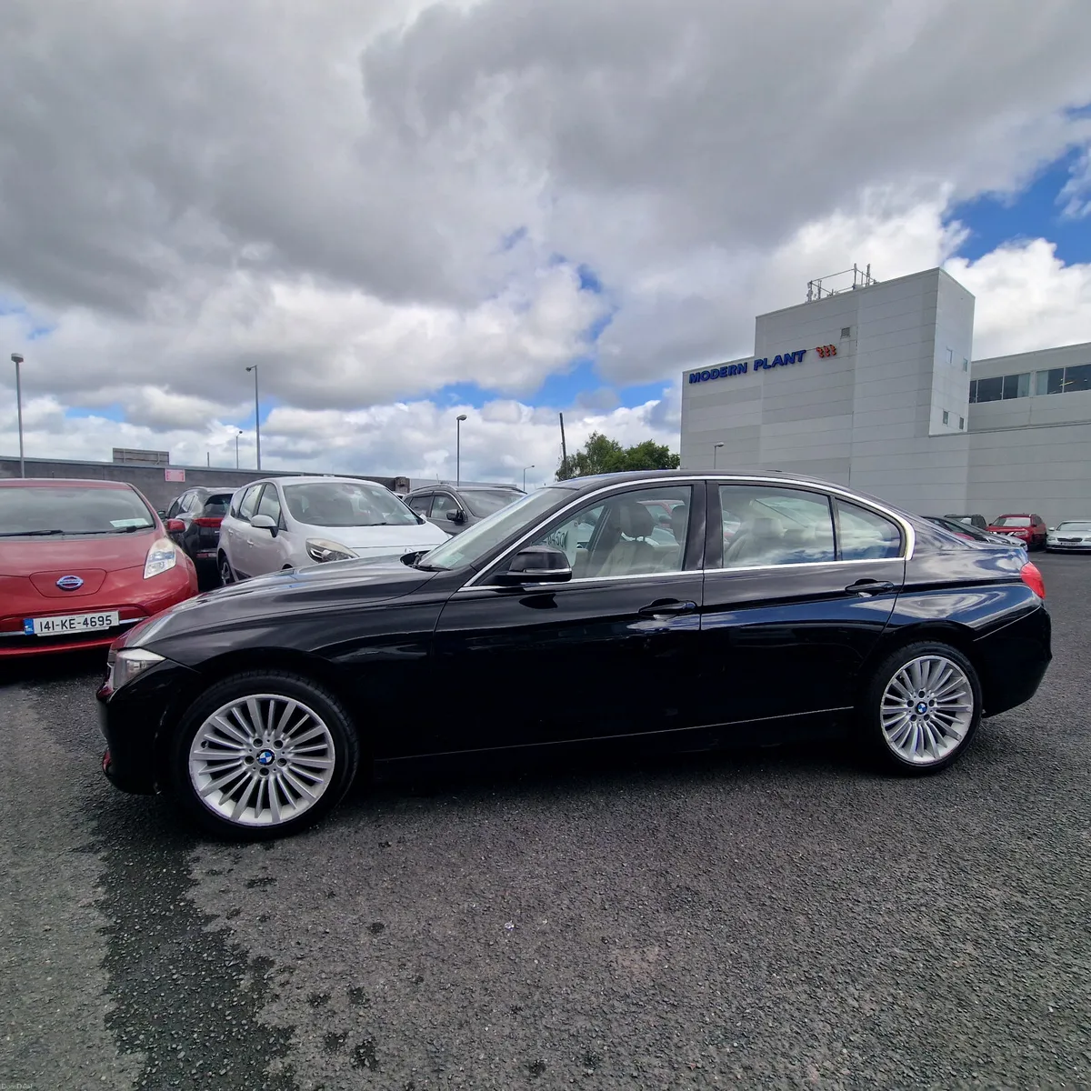 BMW 3-Series  318D LUXURY - Image 4