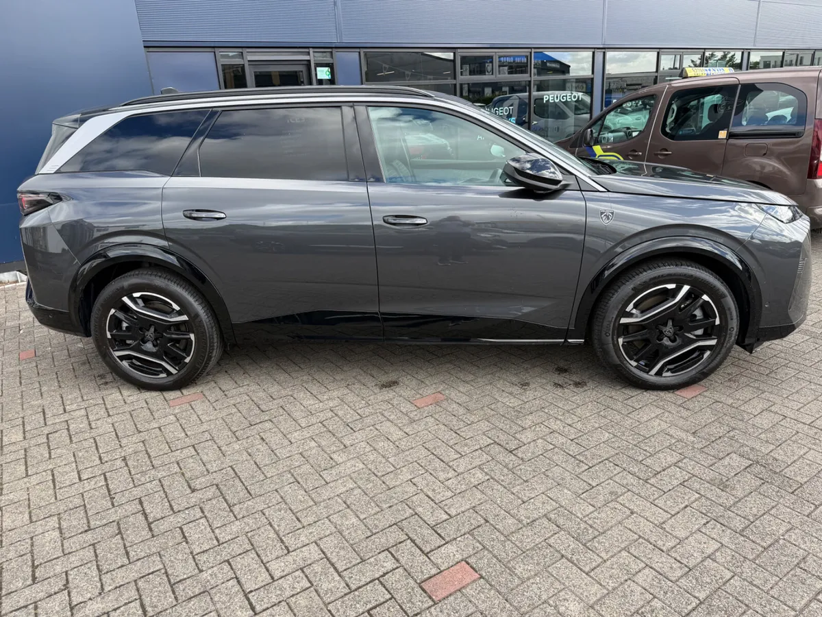 2026 Peugeot 5008 eGT - Image 3