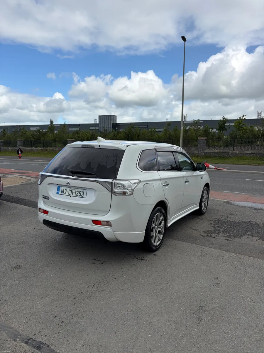 2014 Mitsubishi Outlander PHEV HIGH SPEC - Image 5