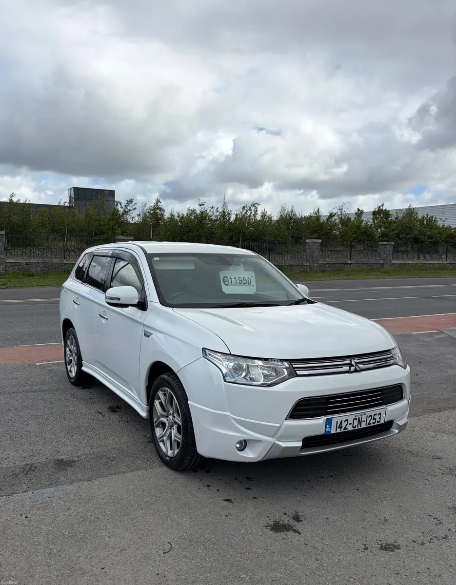 2014 Mitsubishi Outlander PHEV HIGH SPEC - Image 3