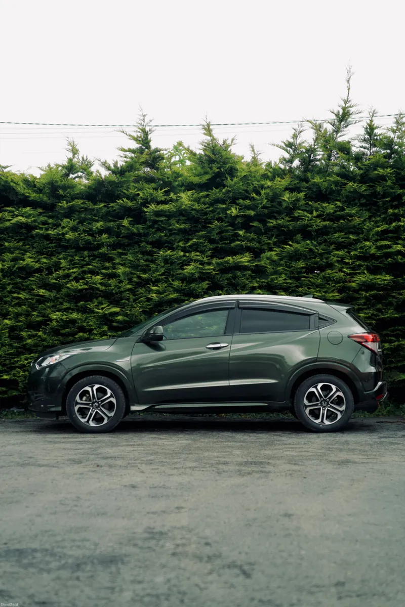 Honda Vezel Z 1.5 Hybrid 2016 - Image 2