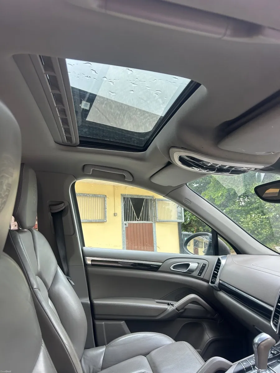 Porsche Cayenne 2010 - Image 2
