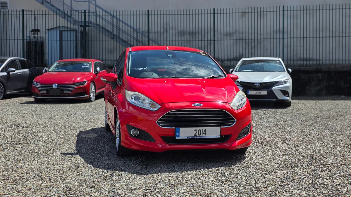 2014 Ford Fiesta Only 40,000 Kilometers! - Image 4