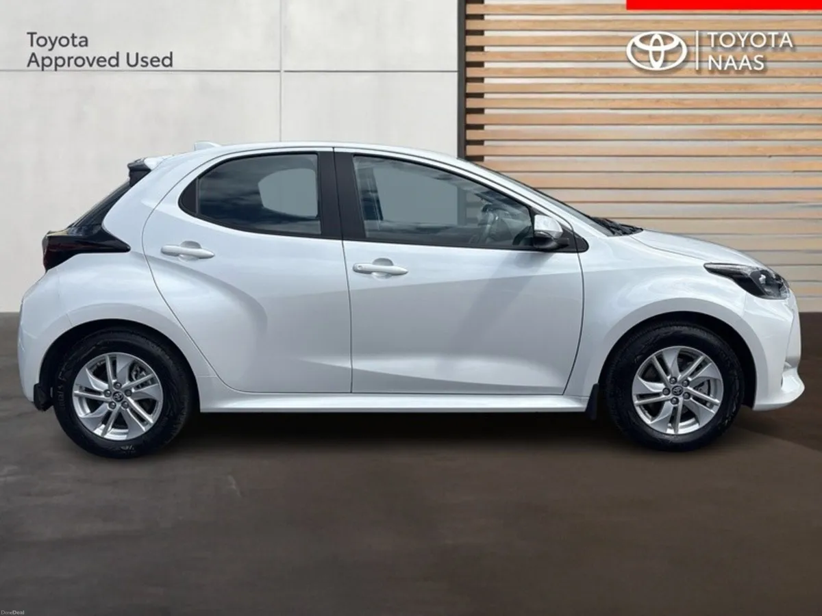 Toyota Yaris *SCAPPRAGE OF €2,000 BOOK YOUR APPOIN - Image 3