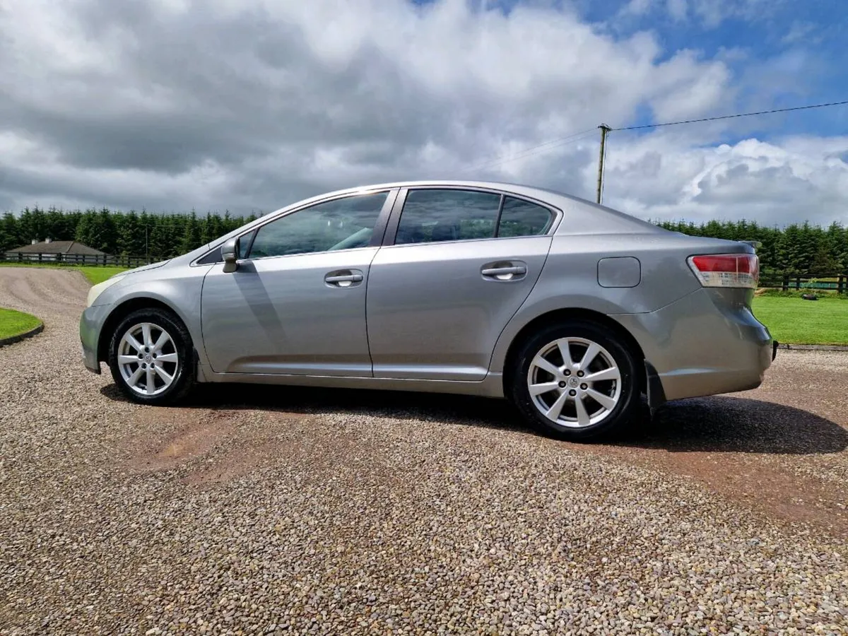 Toyota Avensis - Image 2