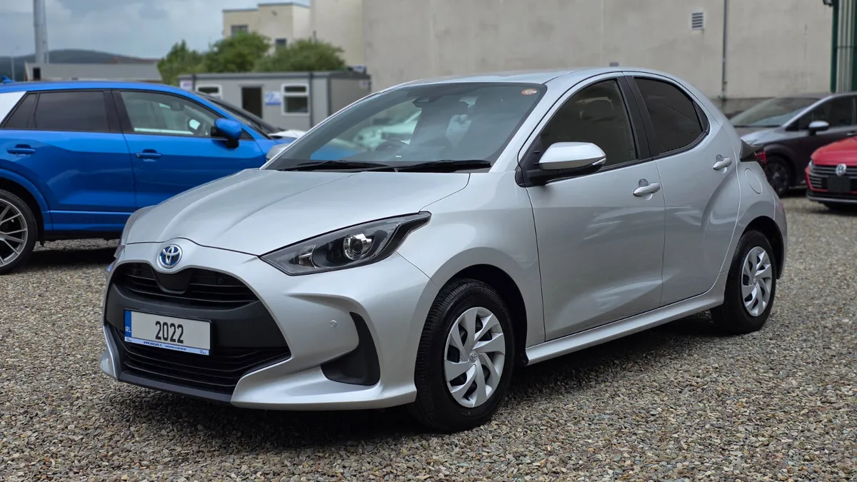 2022 Toyota Yaris Hybrid - Image 4