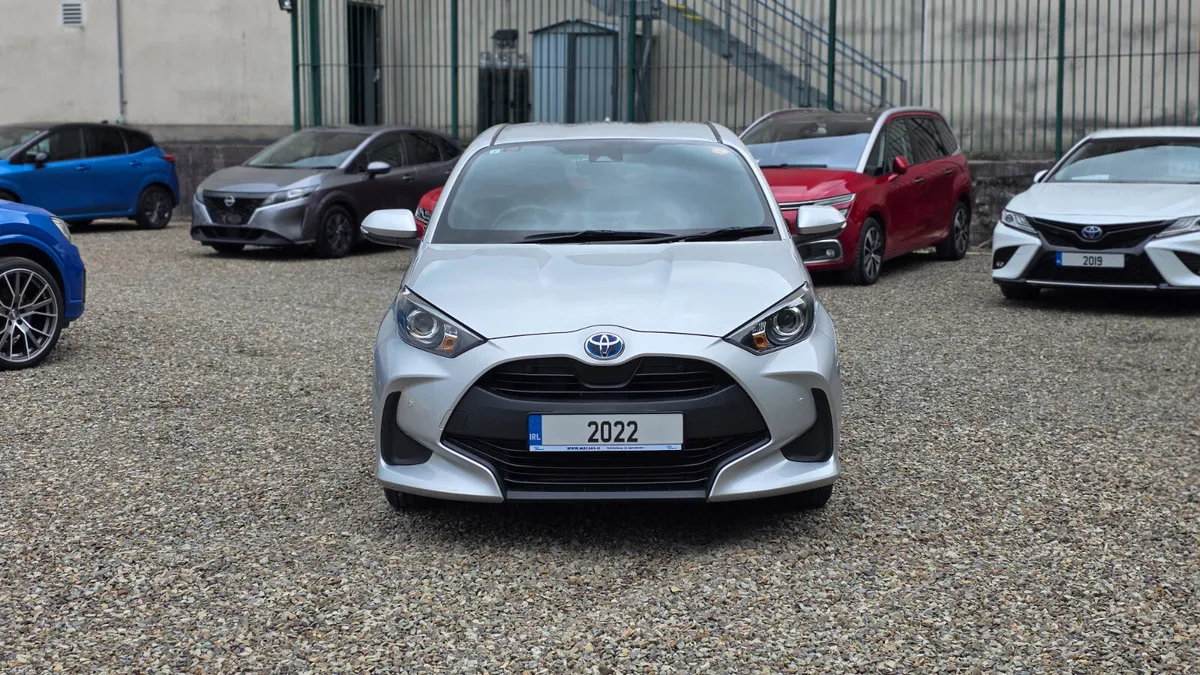 2022 Toyota Yaris Hybrid - Image 3