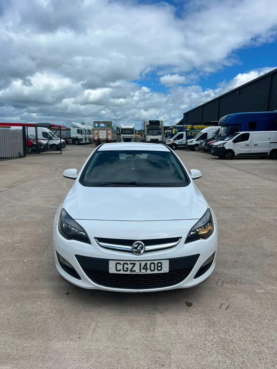 April 2016 Vauxhall Astra Excite 1.4 - Image 2