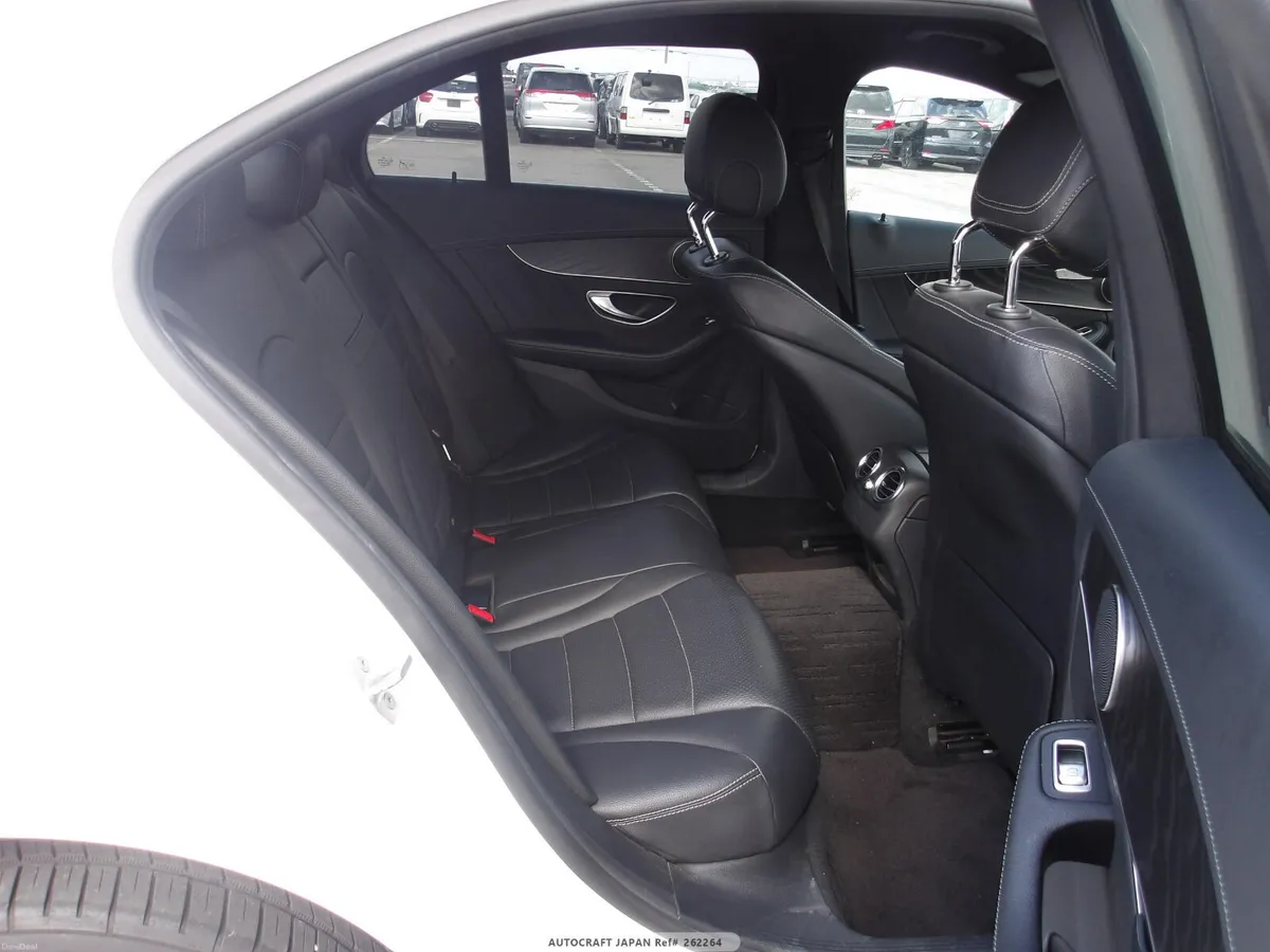 161 Mercedes C200 AMG Petrol • Auto - Image 4