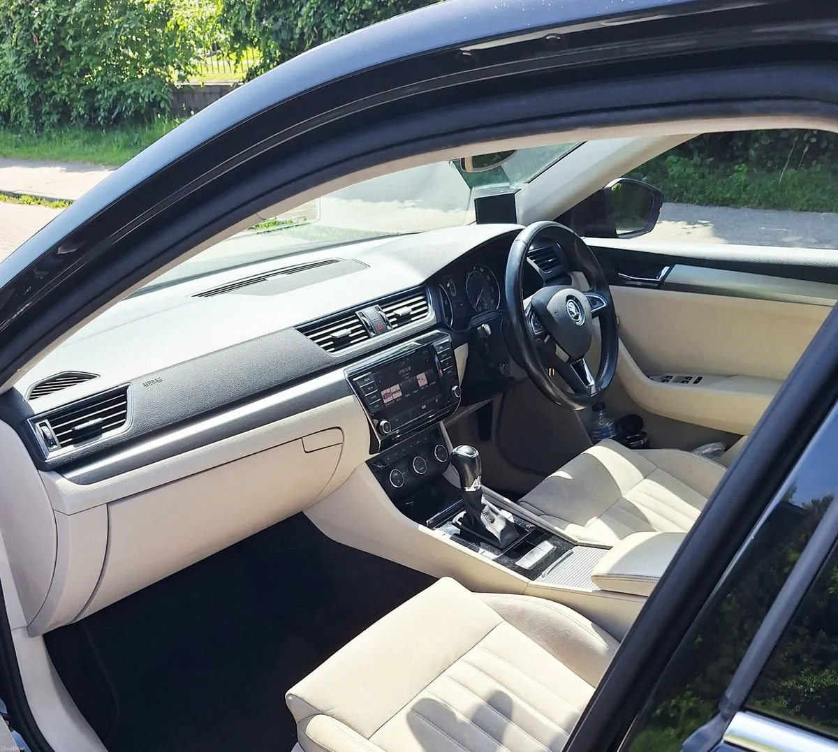 Skoda Superb 190 BHP  SEL EXECUTIVE - Image 3