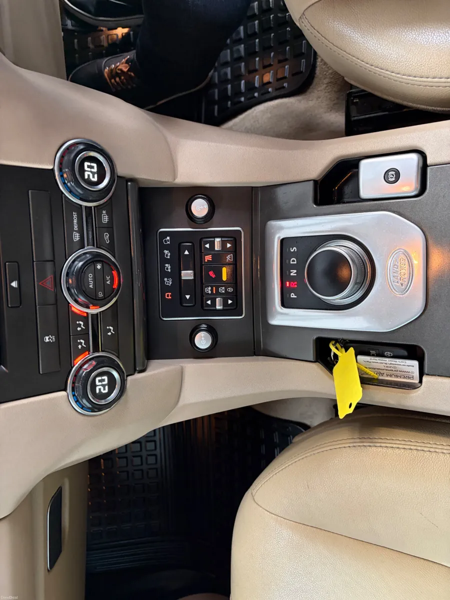 Land Rover Discovery 2012. 3.0D. 5 SEATER BUSINESS - Image 4
