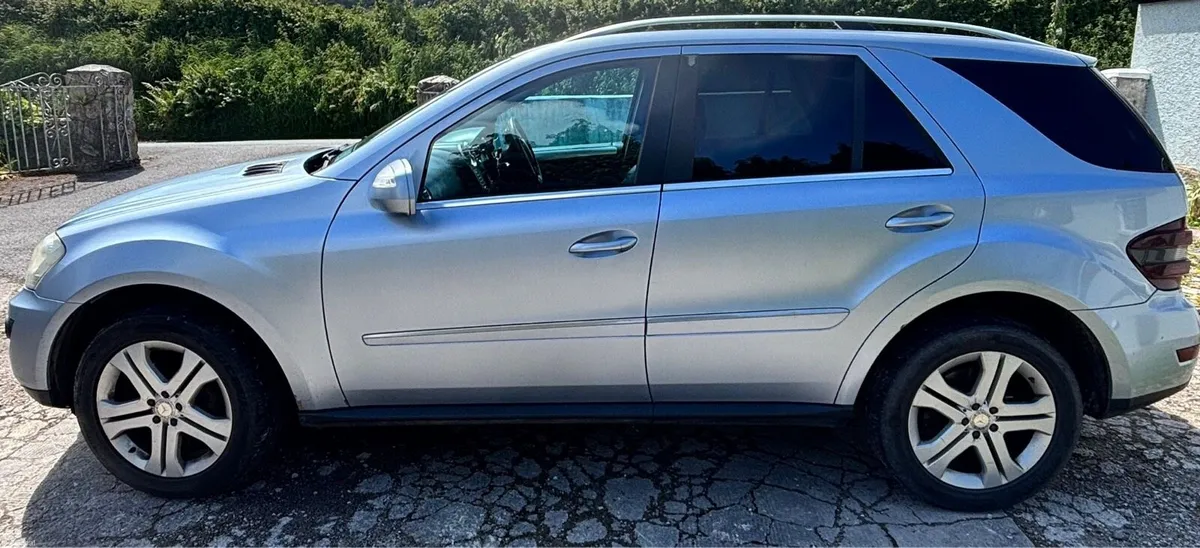2010 Mercedes ML280 - Image 2
