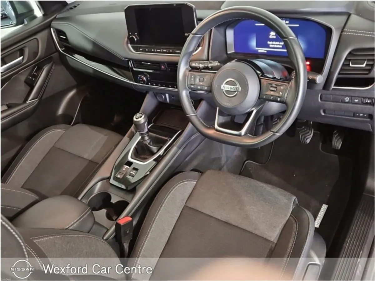 Nissan Qashqai 1.3 SV PREMIUM LOW KM'S - Image 3