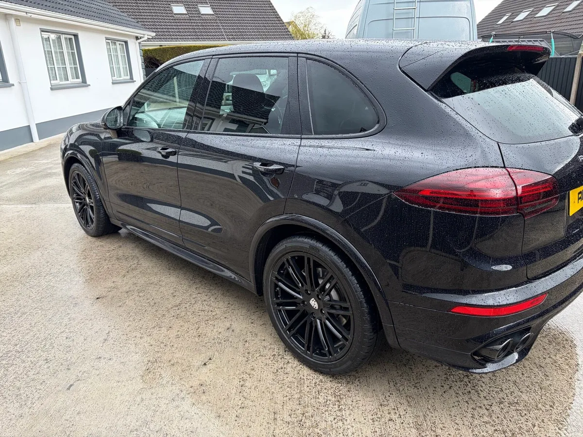 Porsche cayenne - Image 4