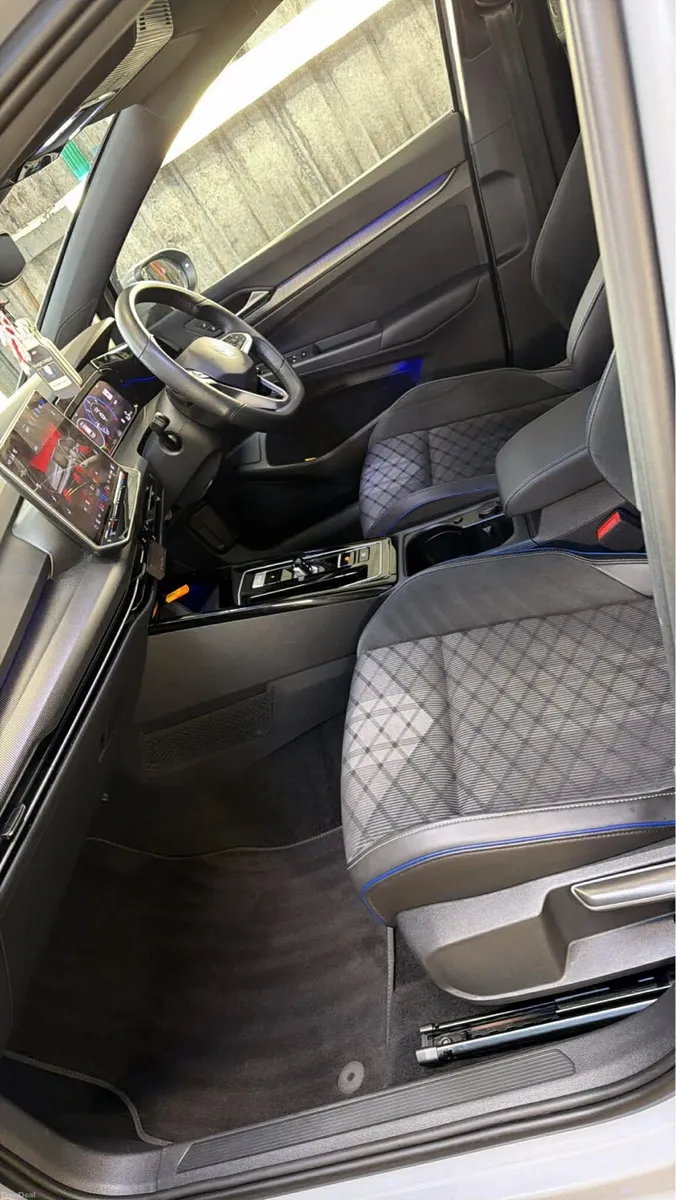 Volkswagen Golf R-line Auto 2.0 TDI 150HP - Image 3