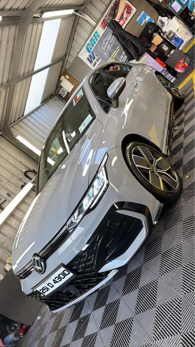 Volkswagen Golf R-line Auto 2.0 TDI 150HP - Image 2