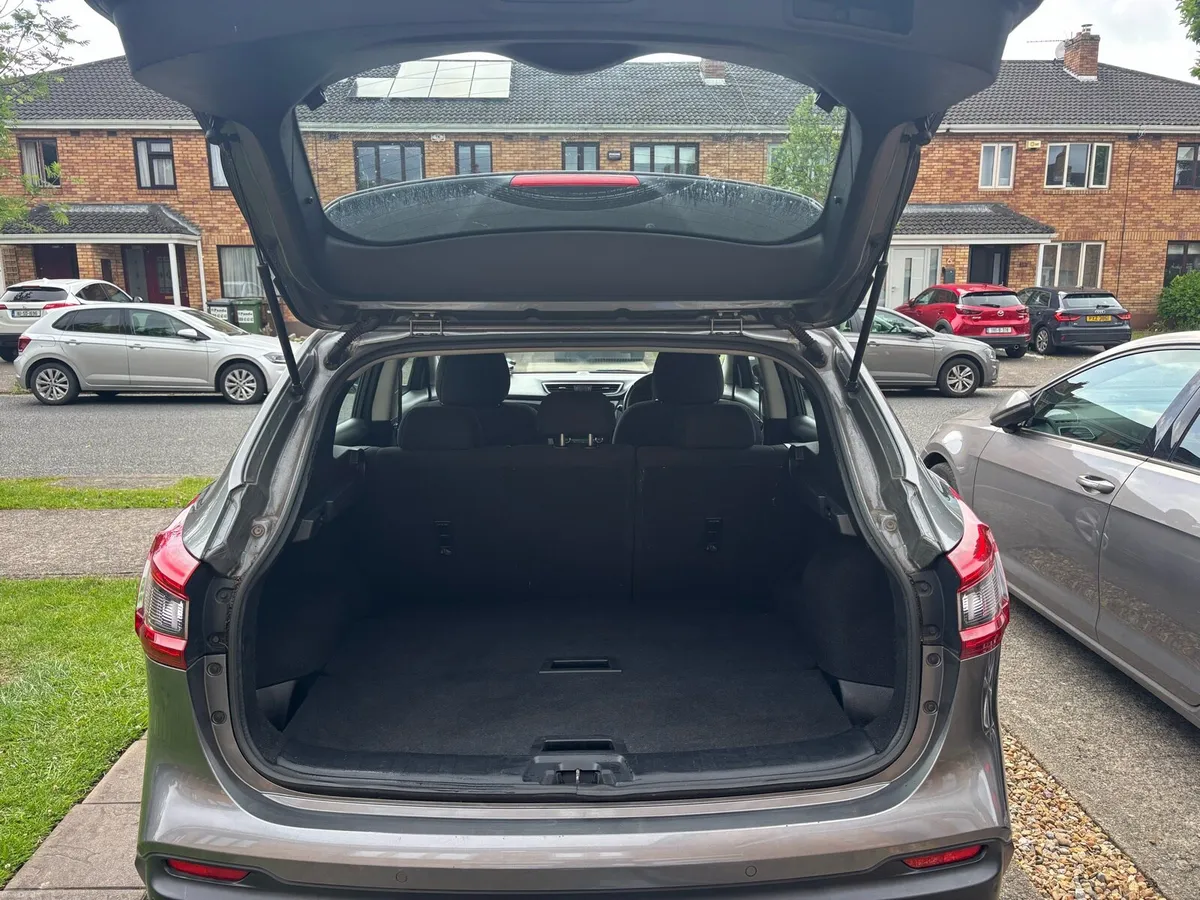 Car - Image 2