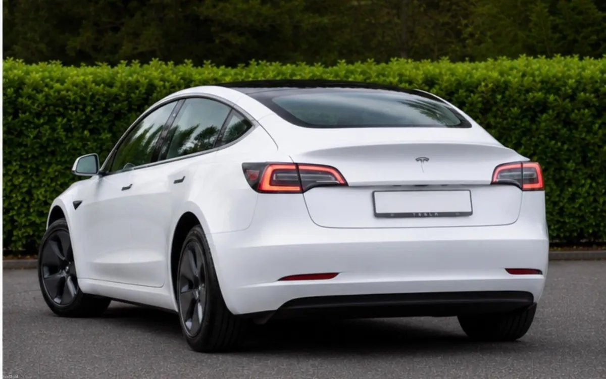 Tesla Model 3 2022 - Image 3