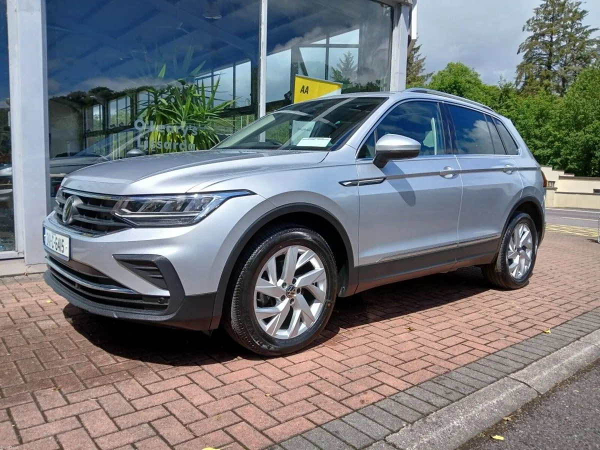 Volkswagen Tiguan 2.0 TDI 122HP Life, 1 Owner,Sunr - Image 2