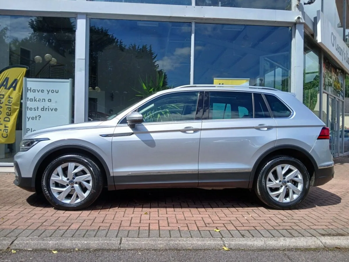 Volkswagen Tiguan 2.0 TDI 122HP Life, 1 Owner,Sunr - Image 4