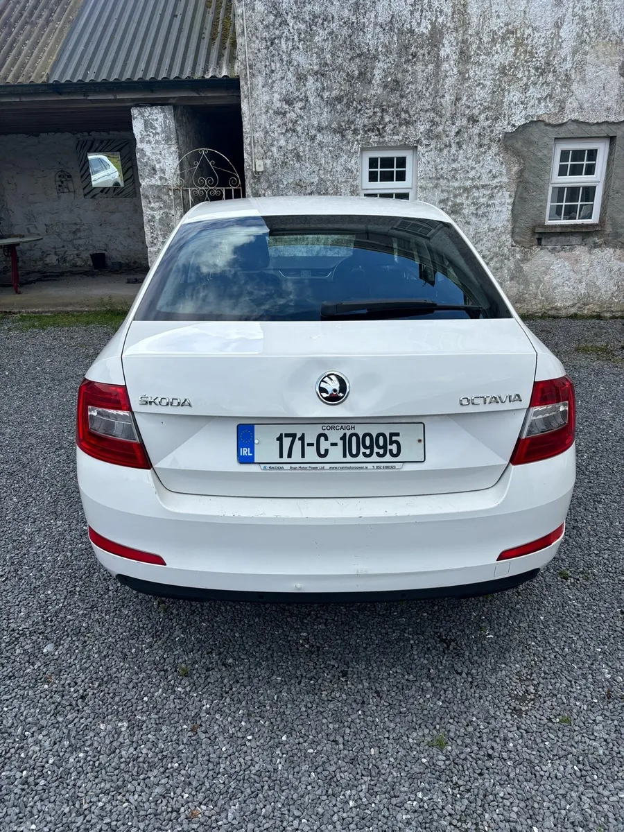 Skoda Octavia 1.6 TDI Saloon - Image 4