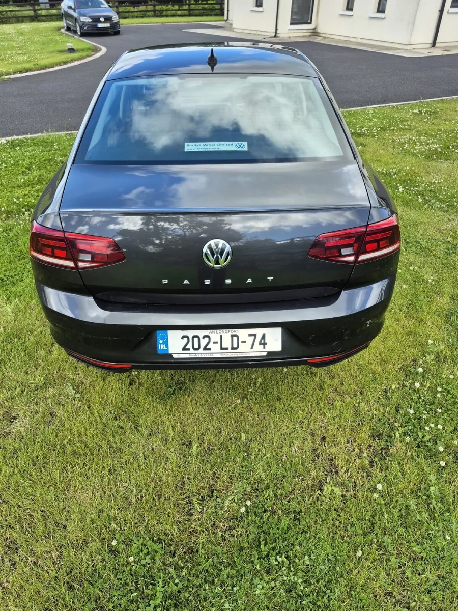 Volkswagen Passat - Image 5