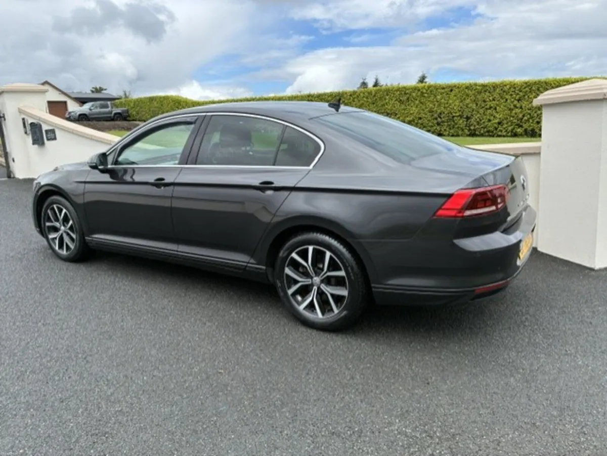 Volkswagen Passat 1.6 TDI Automatic - Image 2