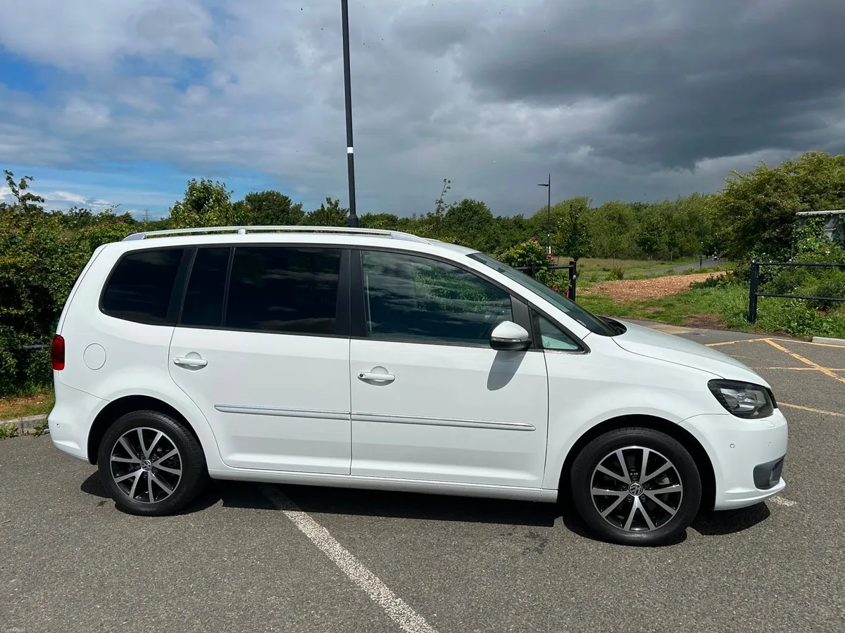 VOLKSWAGEN TOURAN 2015 1.4 PETROL AUTO - Image 5