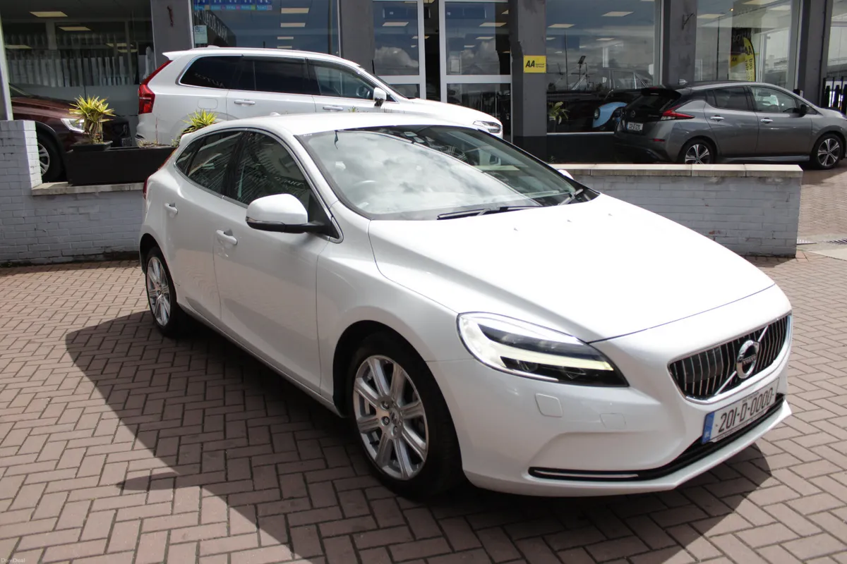 2020 VOLVO V40 D4 - Image 1