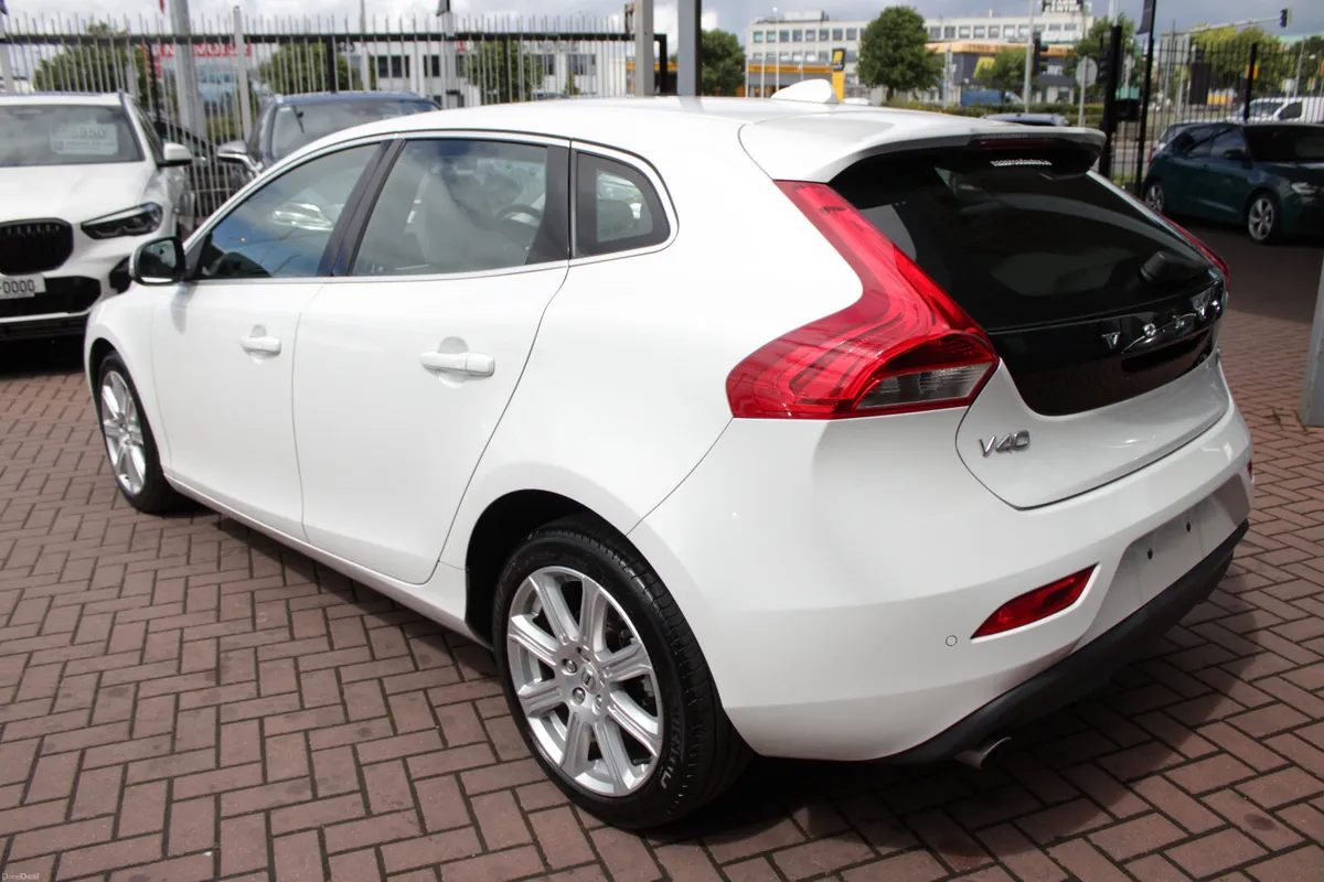 2020 VOLVO V40 D4 2.0 5DR HATCHBACK AUTO - Image 6