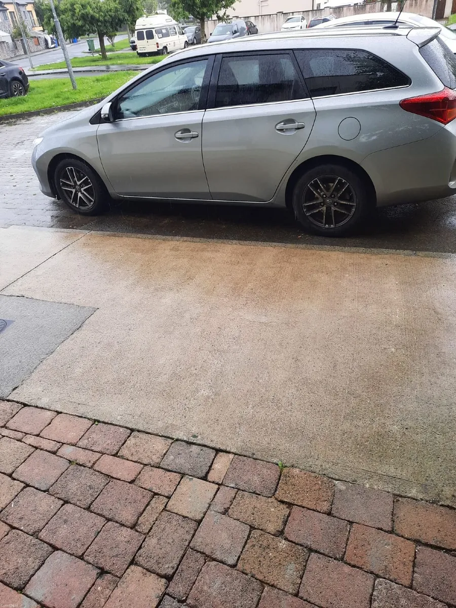 Toyota Auris 2014 - Image 1