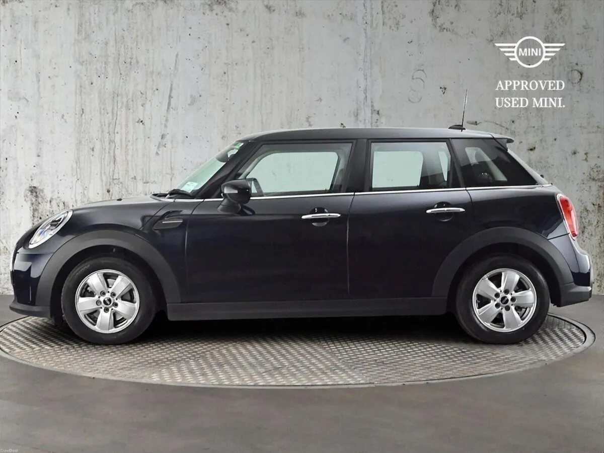Mini Cooper 5-Door Cooper Classic - Image 3