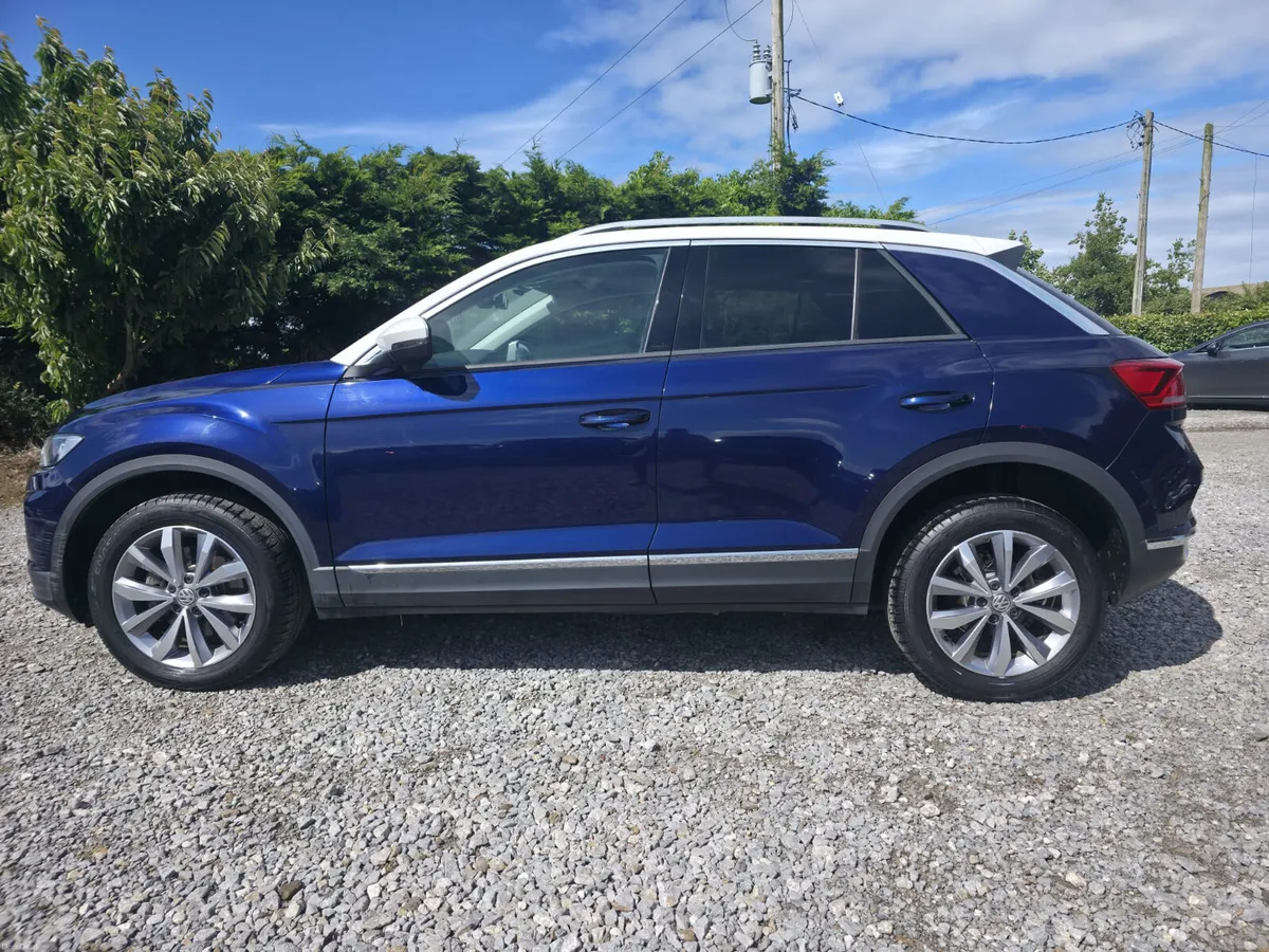 2020 Volkswagen T-Roc - Image 2