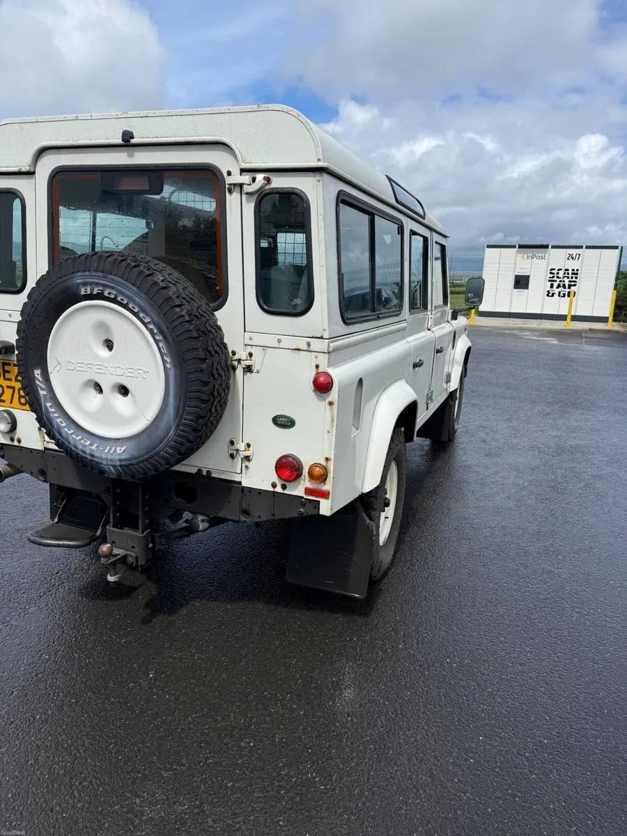 Land Rover Defender 2005 110 (9 Seater) - Image 3