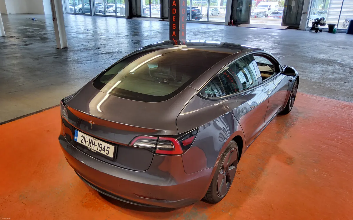 Tesla Model 3 2021 - Image 3