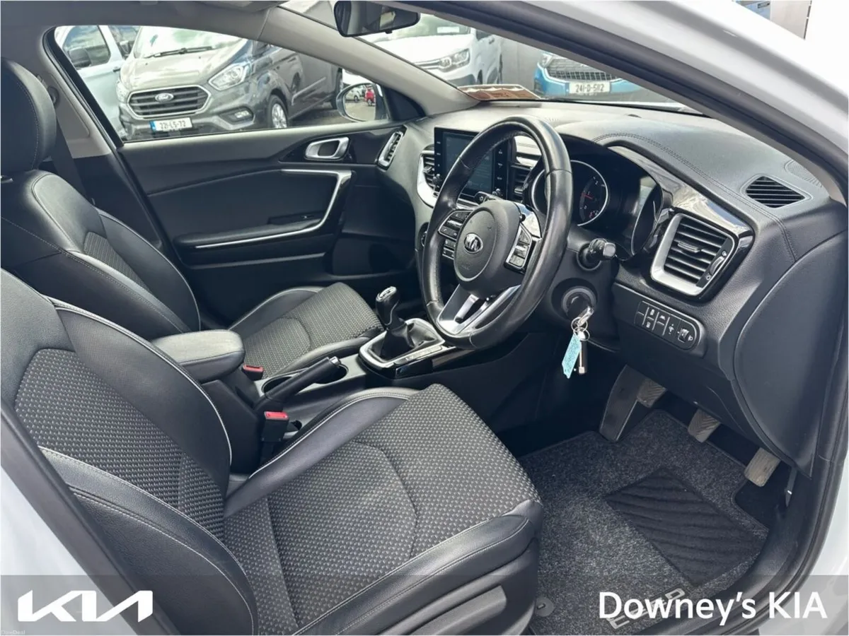 Kia Ceed 1.6 DIESEL SW - Image 2