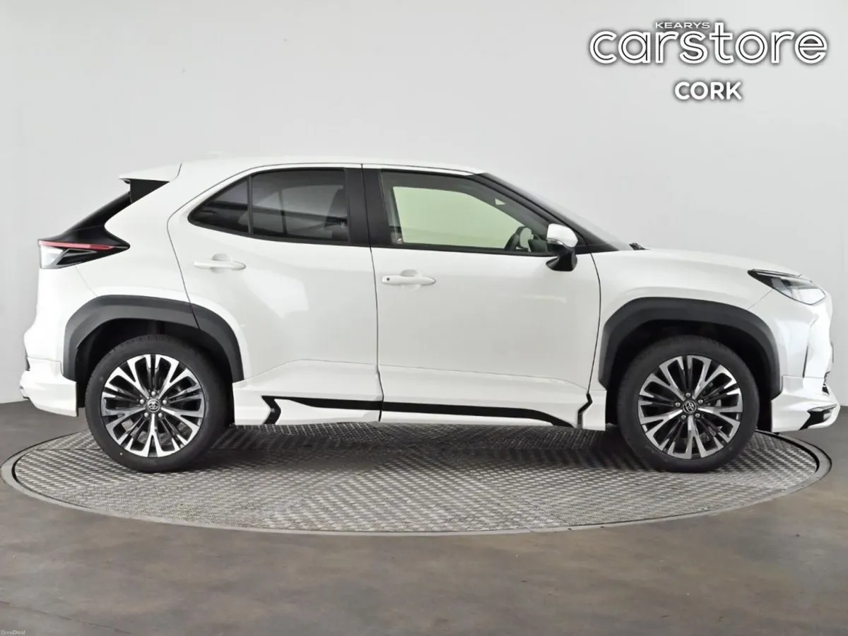 Toyota Yaris Cross 1.5 Hybrid CVT - Image 2
