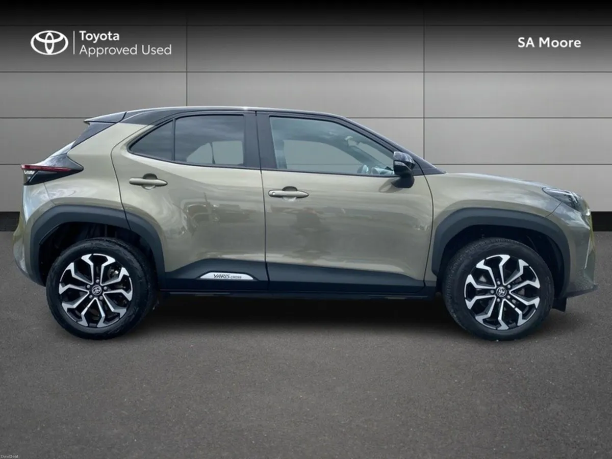 Toyota Yaris Cross HYBRID LUNA SPORT - Image 3