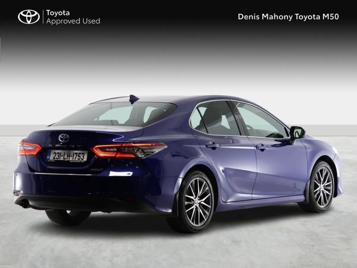Toyota Camry Platinum Hybrid - Image 2