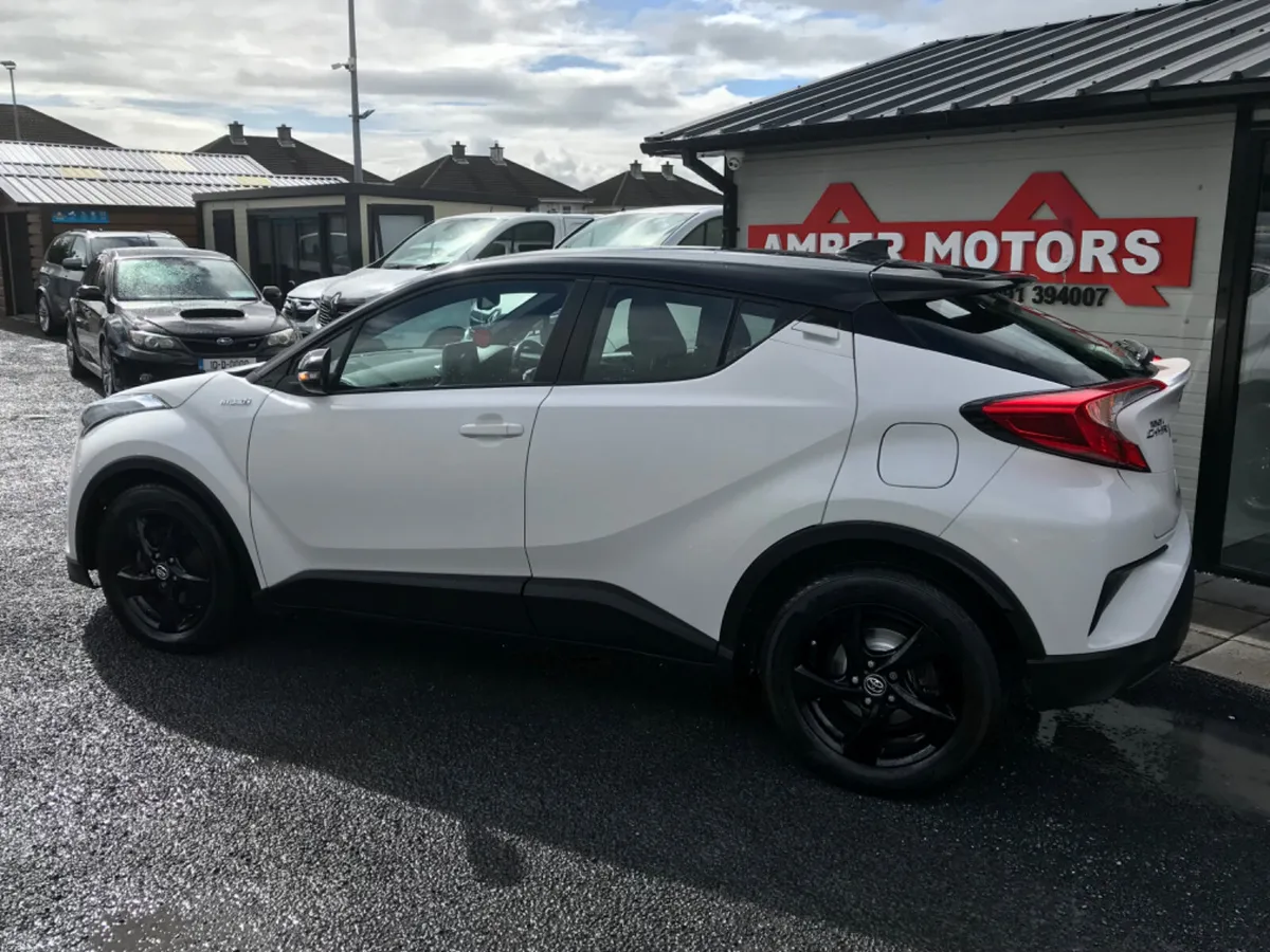2017 Toyota C-HR+ HYBRID AUTOMATIC - Image 3