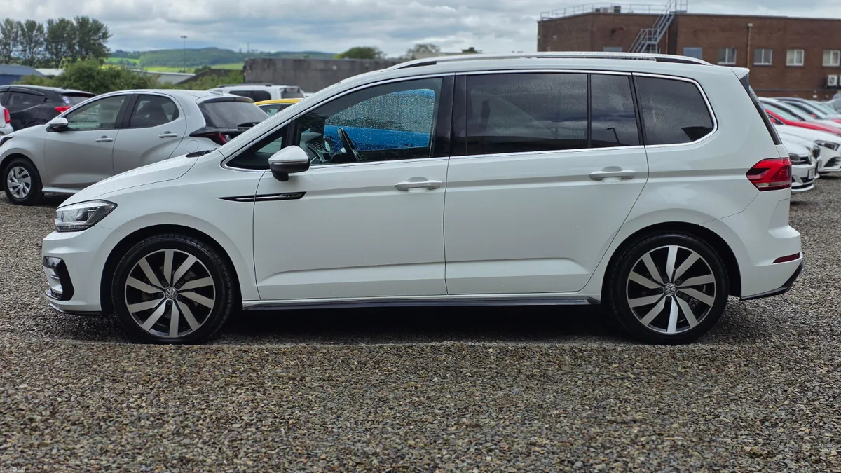 2016 Volkswagen Touran R-Line - Image 4