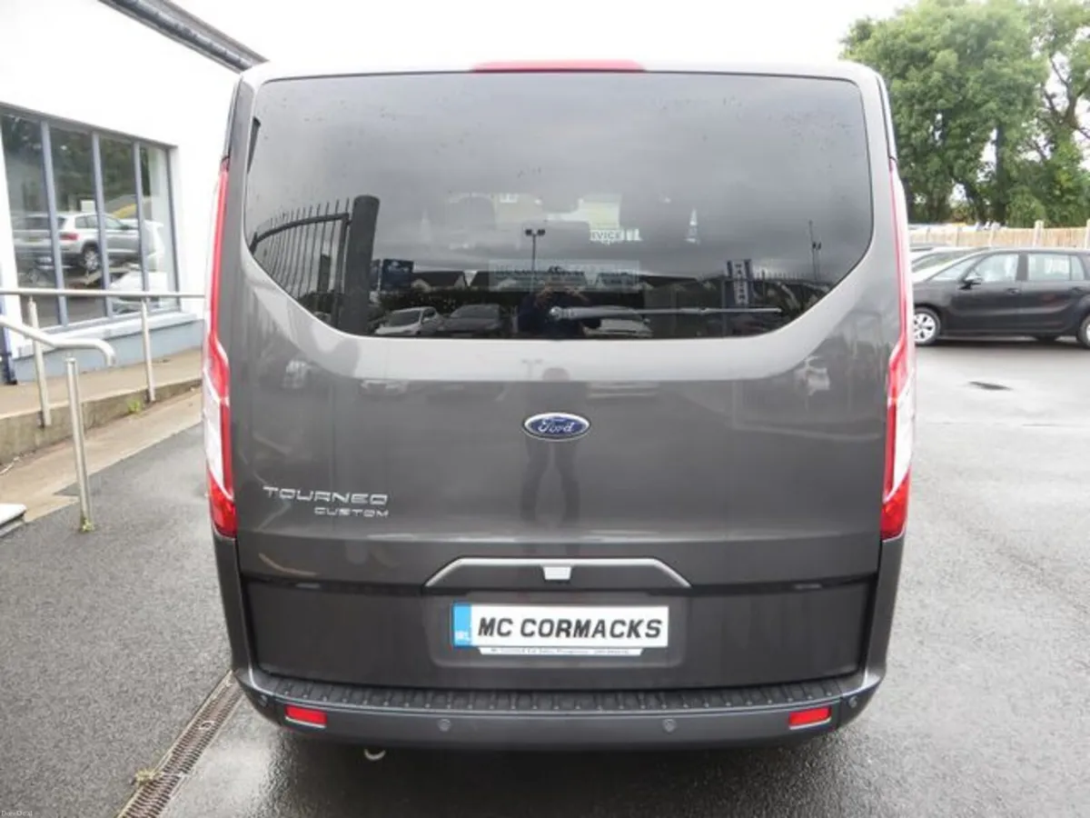 Ford Tourneo Custom 320 TITANIUM ECOBLUE - Image 4