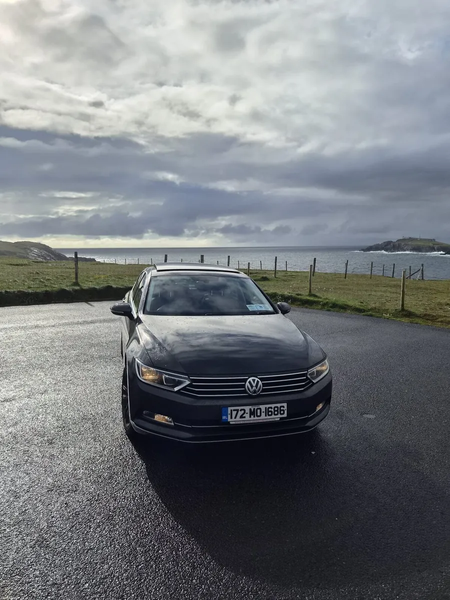 2017 Volkswagen Passat gt, Panoramic Roof - Image 2
