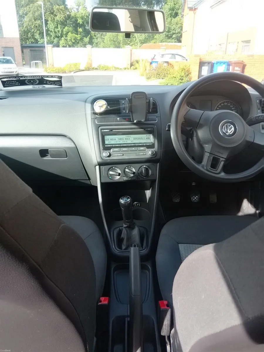 Volkswagen Polo 2011 - Image 2
