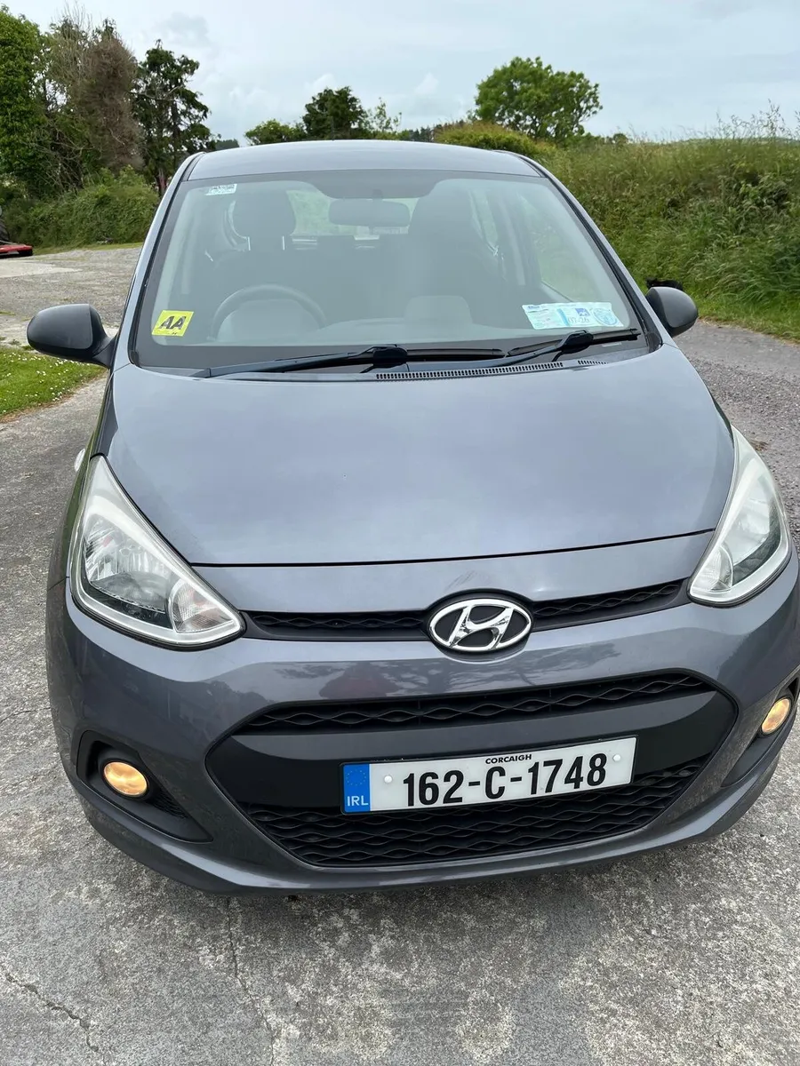 Hyundai i10 1.0l petrol, low miles - Image 2